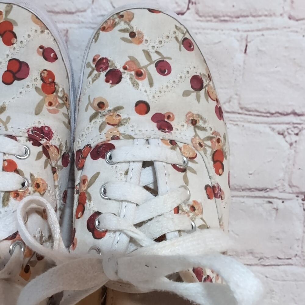Keds x Taylor Swift Eyelet Berry Sneakers 7.5 Swiftie Casual Cherries Boho - Picture 4 of 13
